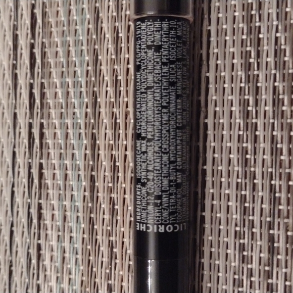 Smoothie Eyeshadow Pencil ✏️ - Licoriche - Picture 3 of 3